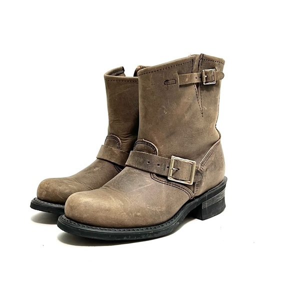 Shoes - Vintage Y2K women’s tan nubuck leather dual buckle engineer boots